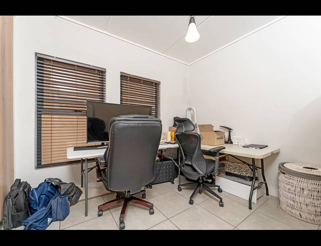 3 BEDROOM APARTMENT TO LET IN WATERFALL